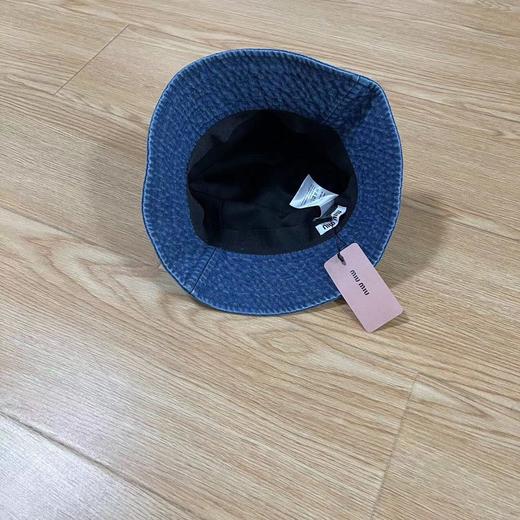 点此购买 miumiu四季款女士渔夫帽 yb 325627 商品图6