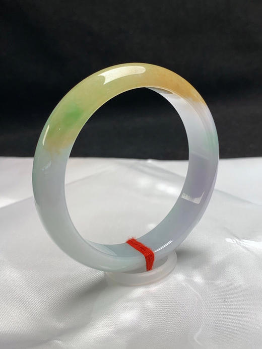 620630，58.2圈口，细糯三彩正圈平安镯，春彩底飘半截黄翡色 商品图1