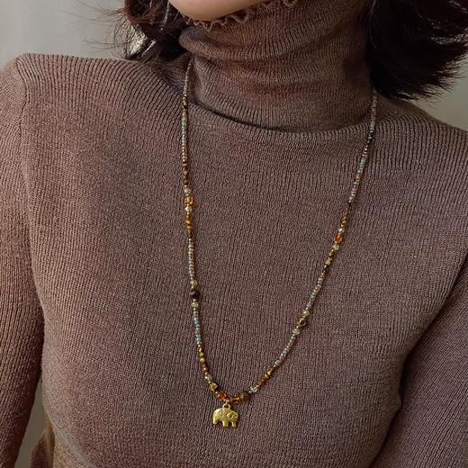 雀说 咖色小象串珠虎眼石项链轻奢小众高级感气质长款高档毛衣链配饰NK433 商品图1