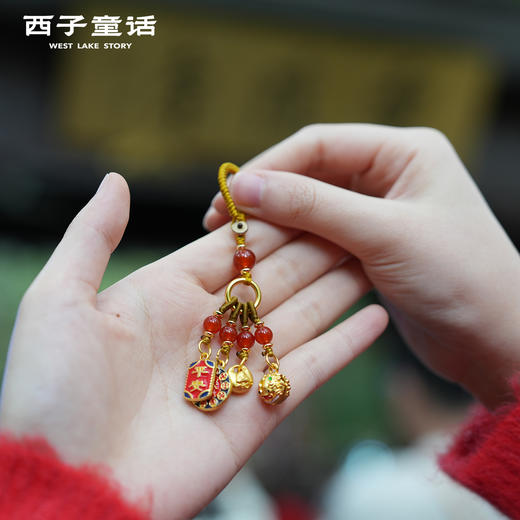 【百大严选】【灵隐祈福财神钥匙扣】平安挂件 招财吞金兽铃铛+红玛瑙 铜镀金宝塔 汽车钥匙链日进斗金 商品图0