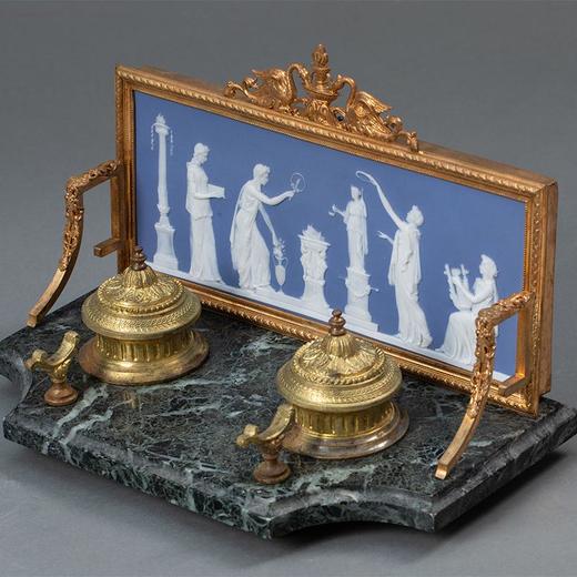 【已售】独角鹿西洋古董法国大理石底座嵌古典人物主题韦奇伍德风瓷片装饰天鹅卷叶纹铜鎏金精雕墨水台 商品图2