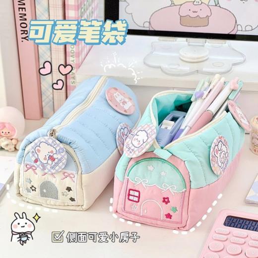 💥巨能装🔥大容量小清新笔袋💰𝟏𝟗.𝟗拿下【可爱房子笔袋】🌸学生党开学季必入🌷主打一个有多少装多少✔️ ✅团购巨惠价：¥ 𝟏𝟗.𝟗/个  商品图3