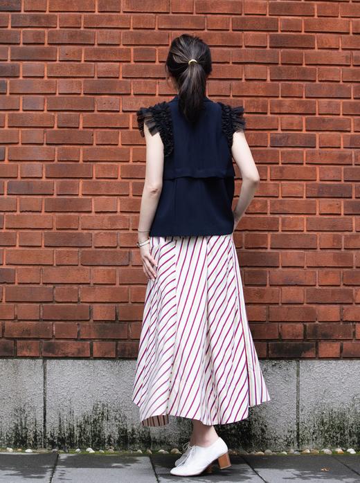 TYNVIE 深蓝色薄纱荷叶边无袖西装外套 商品图14