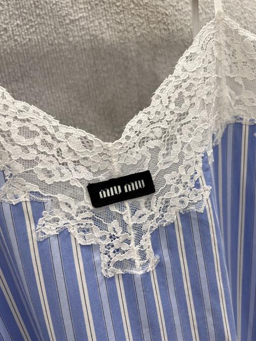 缪缪 25Ss春夏新款 蕾丝拼接蓝白条纹吊带裙（ZY*MM） 商品图8