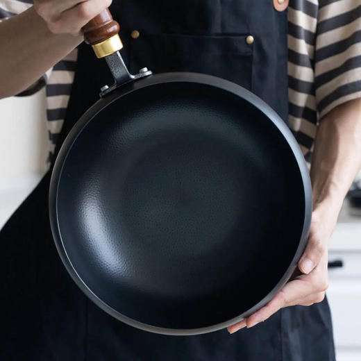 温仑山Velosan 大肚铁锅 24cm大口径锅深10cm；高纯铁材质，0涂层；肚大锅深煎炒炖煮样样行；电磁炉，燃气灶通用 商品图2