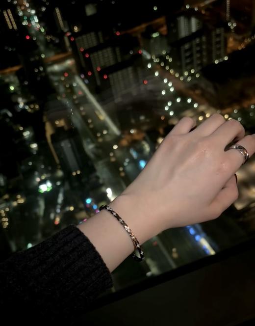 香奈儿 细版半钻菱格手镯（XJ） 商品图11