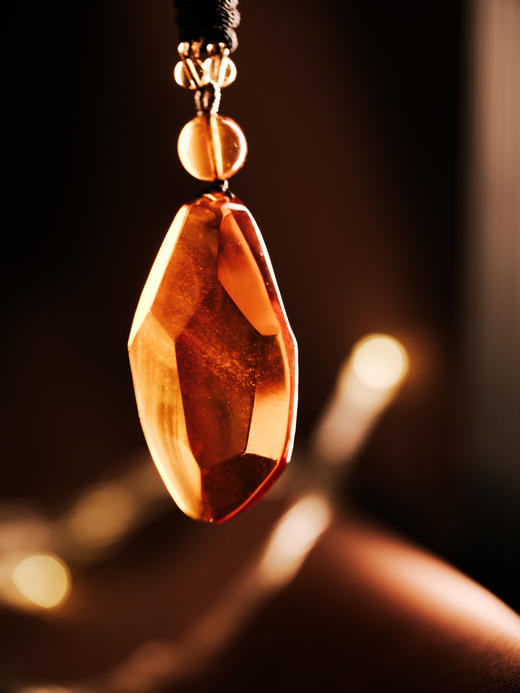 红茶珀随形吊坠【器悟雅玩】 商品图0