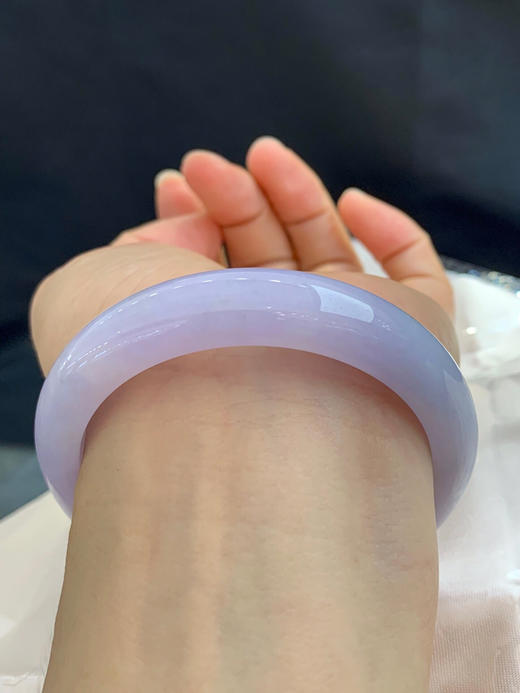 620638，56圈口，细糯化满紫正圈平安镯，粉紫色，底子细腻，色泽均匀 商品图4