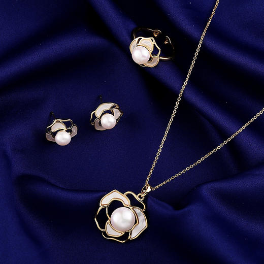 ZQ700015白贝山茶花之恋珍珠三件套 商品图1