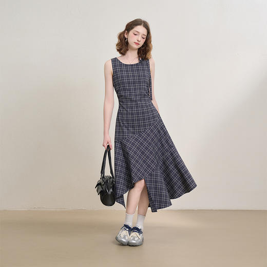西遇复古不规则格纹无袖背心裙女秋季设计感显瘦连衣裙V2551152 商品图1