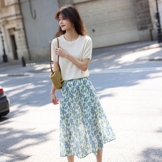 【专属特价】熙世界夏季女套装2025年新款亚麻薄纱针织衫植物印花半身裙两件套 商品图4