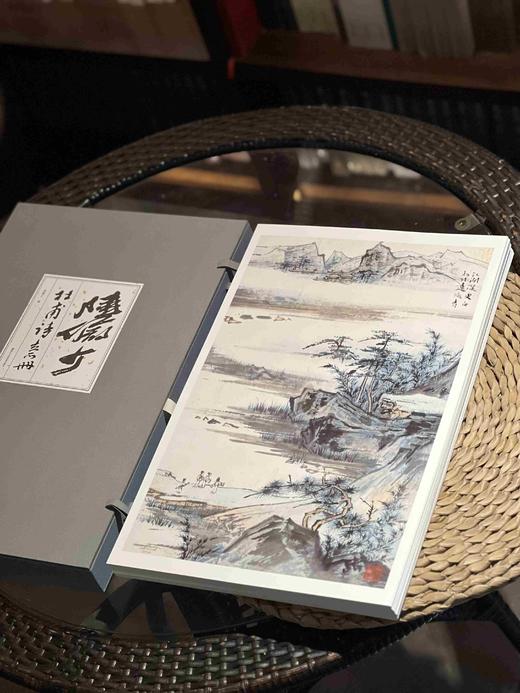 重磅推荐！！《陆俨少杜甫诗意册》，陆俨少绘，一函百幅，高43.5厘米，宽27.5厘米。，全彩精印，浙江人民美术出版社2025年6月一版一印。定价680，售价520元。 商品图5