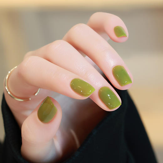 【美甲好物丨舒羞SOSHY水性显白指甲油两瓶组合装】质地润滑易涂，光泽度强，毛刷均匀不分叉，免烤自然干不伤甲，多个色系可选，随心搭配都好看~ 商品图4