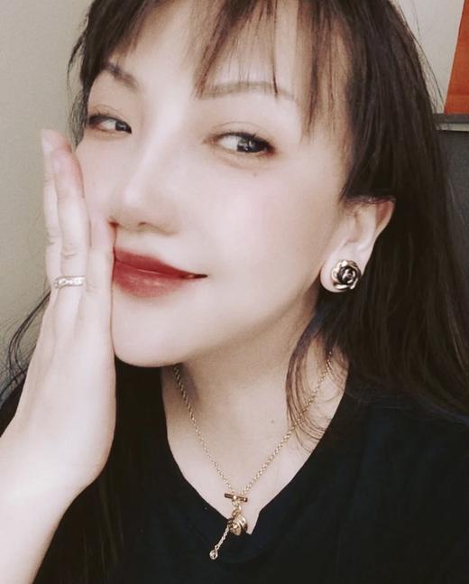 香奈儿 圆黑金边耳钉 （XTY） 商品图13