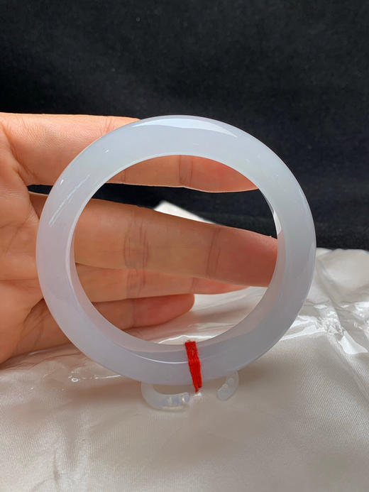 620644，55.6圈口，白冰正圈平安镯，种水好，冰透有光感 商品图3