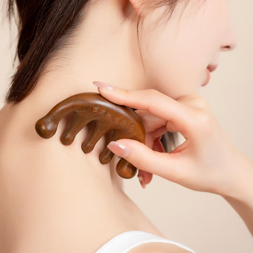 正安国货·檀木梳  绿檀木整木制作 点穴头颈木梳（不配备精油） 商品图6