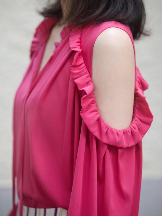 TYNVIE 荷叶边露肩真丝衬衫 - 玫红色 商品图5