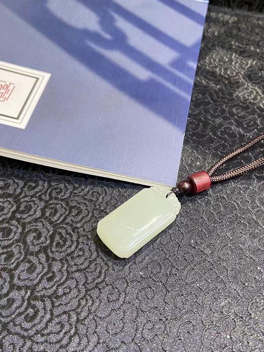 【于田产和田玉帝王青无事牌】规格36*19mm，13克，出证书，发货1~5天，48小时鉴赏期 商品图3