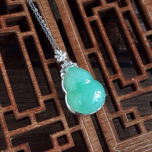 【天然正品】A货翡翠AU750白金镶钻镶天然细腻糯冰种葫芦（福禄平安）翡翠吊坠项链30.2*17.2*8.8MM（皆取最大值）女士现售价：3280！310325AH59 商品图8