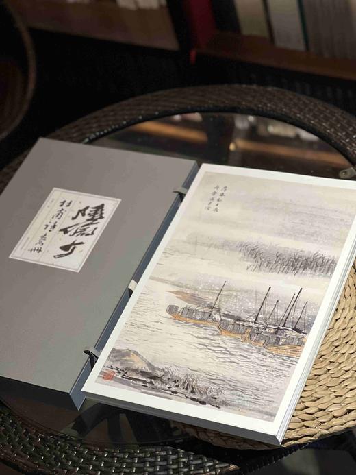 重磅推荐！！《陆俨少杜甫诗意册》，陆俨少绘，一函百幅，高43.5厘米，宽27.5厘米。，全彩精印，浙江人民美术出版社2025年6月一版一印。定价680，售价520元。 商品图4