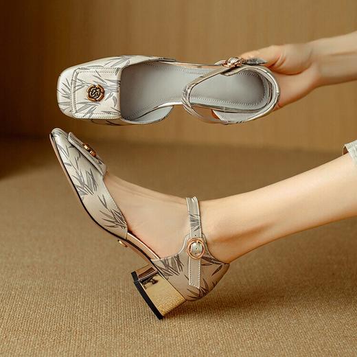 【预售5天】法式绝美青花瓷国风山茶花包头凉鞋粗跟高跟鞋NJMK&K969 商品图1