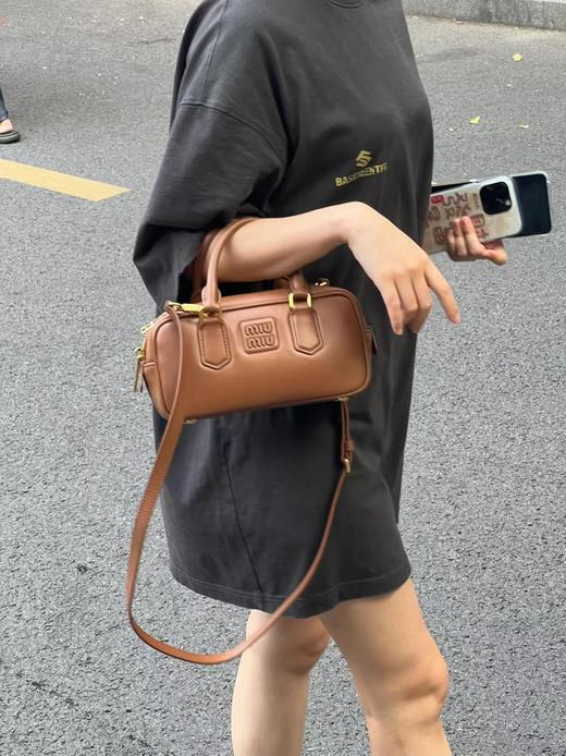 QT99-缪缪 Arcadie系列 品牌徽标可调节可拆卸肩带 保龄球包 女款 （QT*） 商品图2