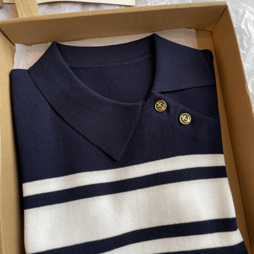 老渠道货T恤！！柜上1k，夏季轻薄POLO领斜门襟条纹针织T恤上衣女款！ 商品图1