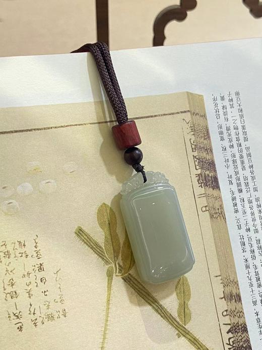 【于田产和田玉帝王青无事牌】规格36*19mm，13克，出证书，发货1~5天，48小时鉴赏期 商品图0