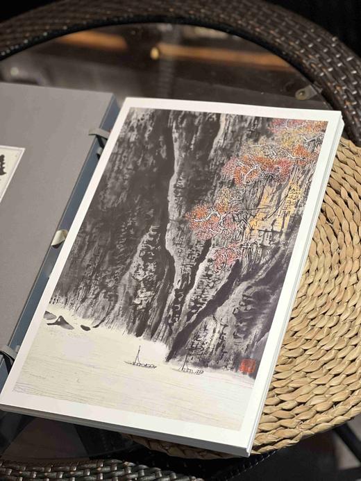 重磅推荐！！《陆俨少杜甫诗意册》，陆俨少绘，一函百幅，高43.5厘米，宽27.5厘米。，全彩精印，浙江人民美术出版社2025年6月一版一印。定价680，售价520元。 商品图11