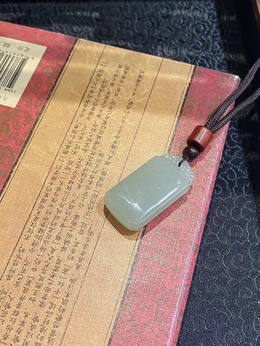 【于田产和田玉帝王青无事牌】规格36*19mm，13克，出证书，发货1~5天，48小时鉴赏期 商品图1