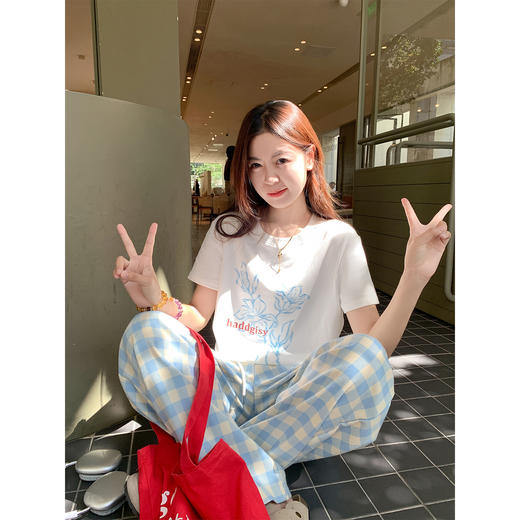 【110元任选2件】最后一波现货！韩系休闲印花白色正肩T恤 商品图1