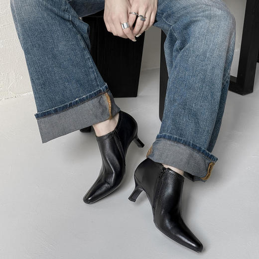 【羊皮 细跟短靴 超舒服】2025秋冬新款软面羊皮细跟短靴尖头侧拉链中跟时装靴小皮靴踝靴女款！ 商品图2