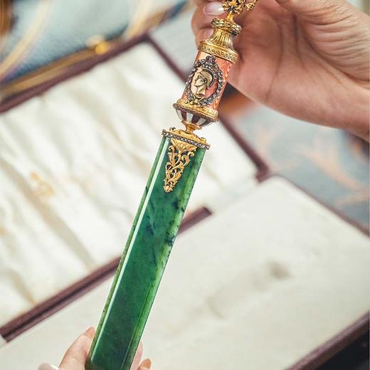 【已售】独角鹿西洋古董俄罗斯出品纯银镀金精雕双鹰纹及贵族肖像镶嵌钻石及粉色玑镂珐琅碧玉翻书杖 带原盒 商品图1