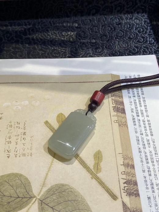 【于田产和田玉帝王青无事牌】规格36*19mm，13克，出证书，发货1~5天，48小时鉴赏期 商品图2