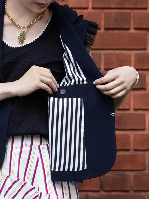 TYNVIE 深蓝色薄纱荷叶边无袖西装外套 商品图10