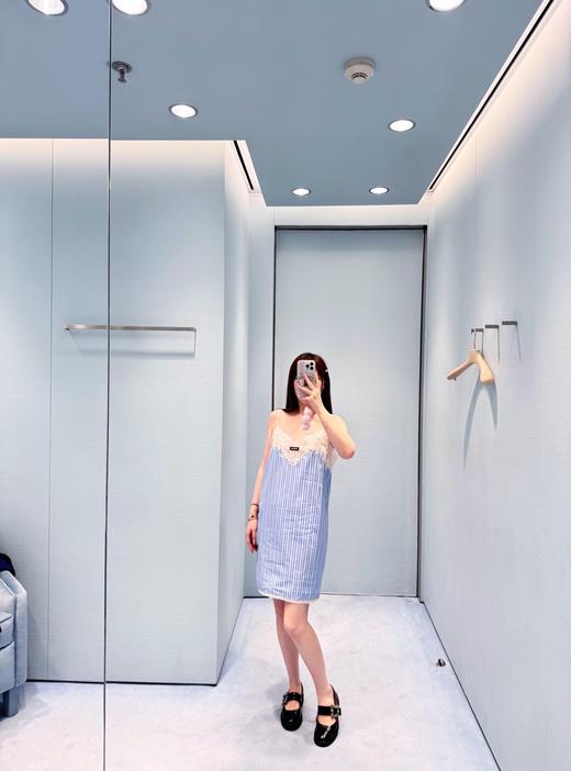 缪缪 25Ss春夏新款 蕾丝拼接蓝白条纹吊带裙（ZY*MM） 商品图2