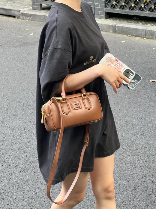 QT99-缪缪 Arcadie系列 品牌徽标可调节可拆卸肩带 保龄球包 女款 （QT*） 商品图3