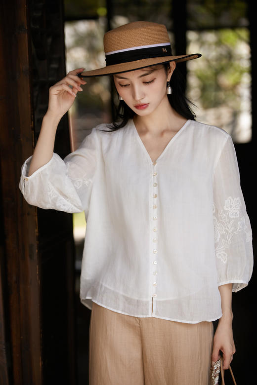 灵动呼吸感三季好穿苎麻重工刺绣V领衬衫 商品图1