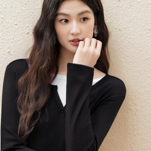 【严选】诗凡黎天丝羊毛假两件T恤2025秋新款慵懒V领修身显瘦长袖针织上衣7G8101581 商品图3