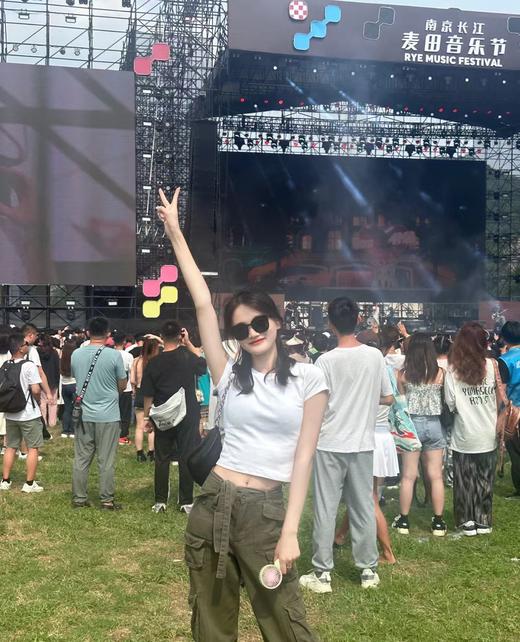 QT75-GENTLE MONSTER ROSY.S 板材加金属 方形 太阳眼镜 男女同款情侣款 黑色（QT*JH）夏季专享 商品图5