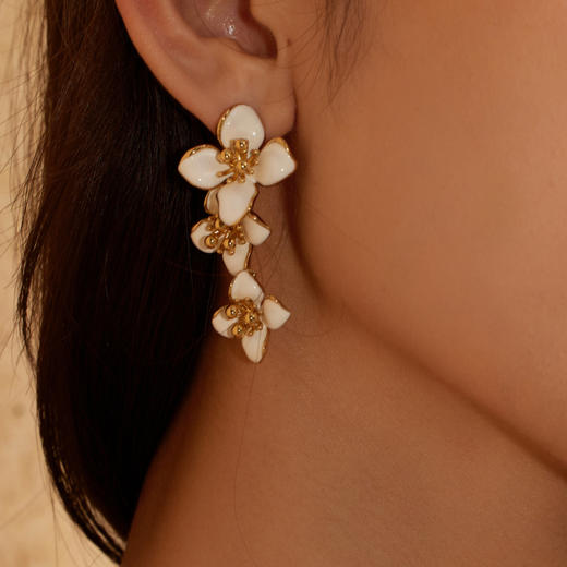 Garden of Eden 伊甸园系列 | 白色四瓣花绽放耳环 商品图2