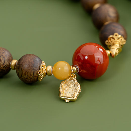 【宫里上新】“黄财财 ”莺歌绿奇楠天然南红蜜蜡手串 商品图2