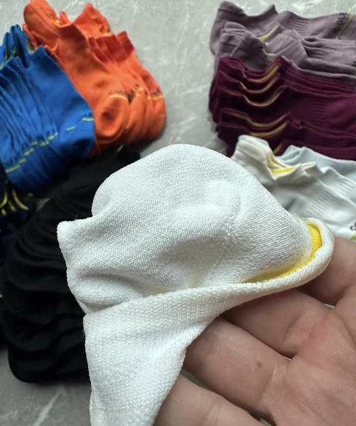 全新正品男款NIKE旗下COLE HAAN全速干透气船袜，全速干+前掌提花logo+后跟耳朵提拉

男码40-44颜色很多随机发

特价39四双包邮 商品图4