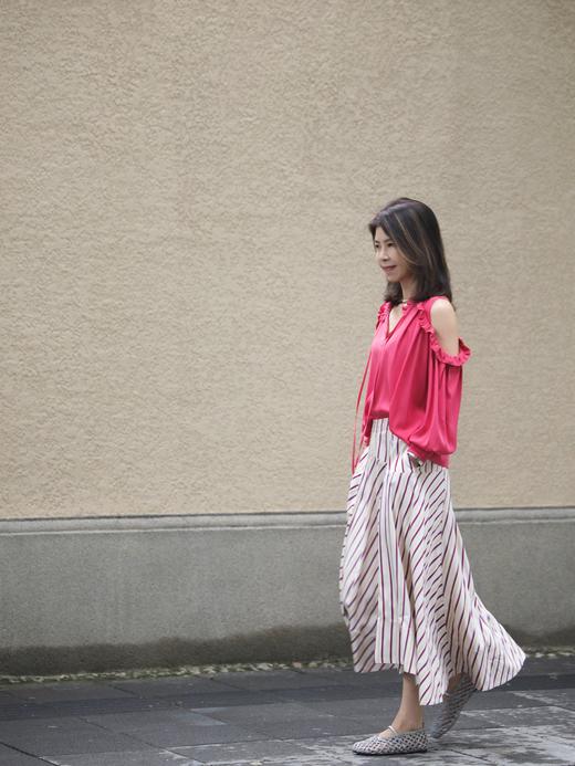 TYNVIE 荷叶边露肩真丝衬衫 - 玫红色 商品图9