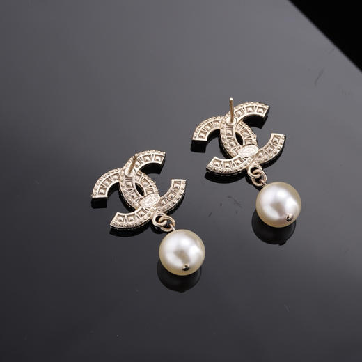 小香双c珍珠耳钉 商品图4