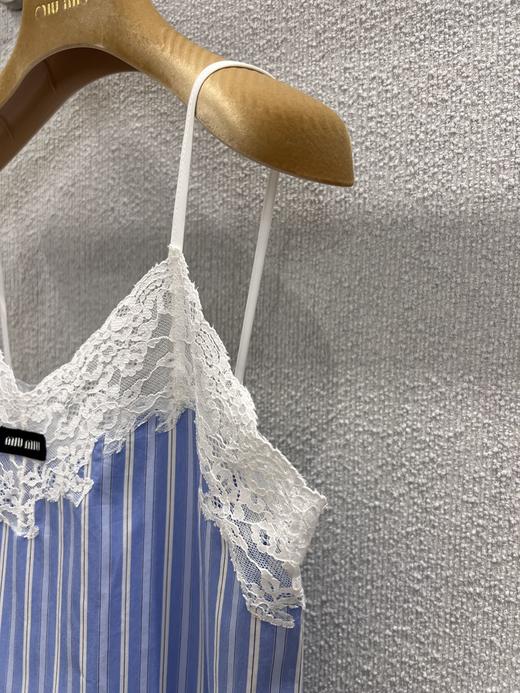 缪缪 25Ss春夏新款 蕾丝拼接蓝白条纹吊带裙（ZY*MM） 商品图9