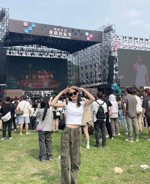 QT75-GENTLE MONSTER ROSY.S 板材加金属 方形 太阳眼镜 男女同款情侣款 黑色（QT*JH）夏季专享 商品图6