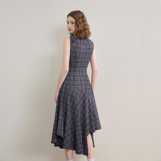 西遇复古不规则格纹无袖背心裙女秋季设计感显瘦连衣裙V2551152 商品图4