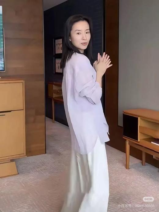 一店d  𝐈𝐂𝐈𝐂𝐋𝐄之禾苎麻衬衫
𝟐𝟓新款 精致女人标配！打破传统衬衫的单调 有弧度的宽松版型 配上苎麻特有的轻盈通透 整体都在散发着随性和自在 商品图9