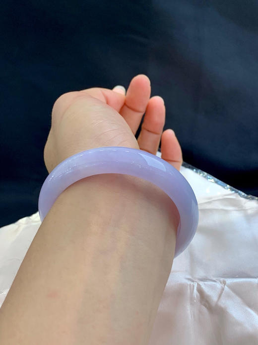 620638，56圈口，细糯化满紫正圈平安镯，粉紫色，底子细腻，色泽均匀 商品图5